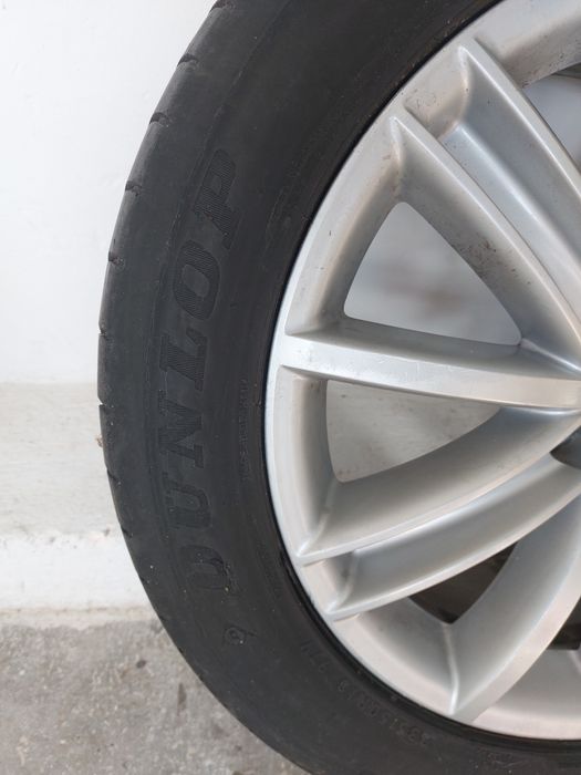 4 jante Volkswagen  aluminiu cu tot cu anvelope  de vara Dunlop