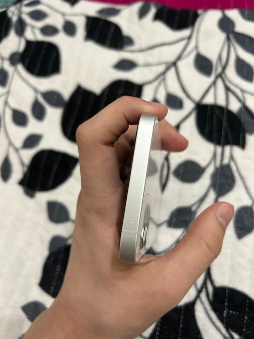 Iphone 12,белый.