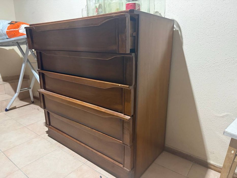 Продаются сундук и комод, комод настоящее дерево