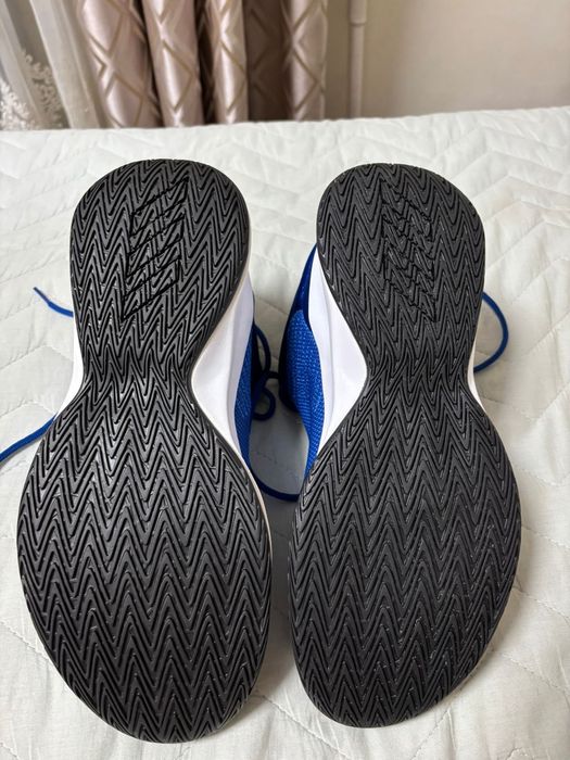 Баскетбольные кроссовки Adidas