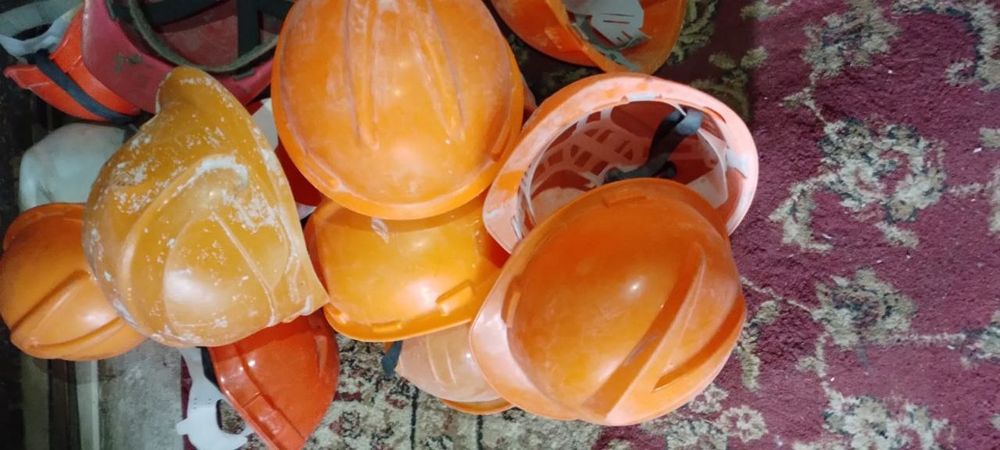 Каска строительная, б/у, количество 20 штук. Цена за 1 каску.