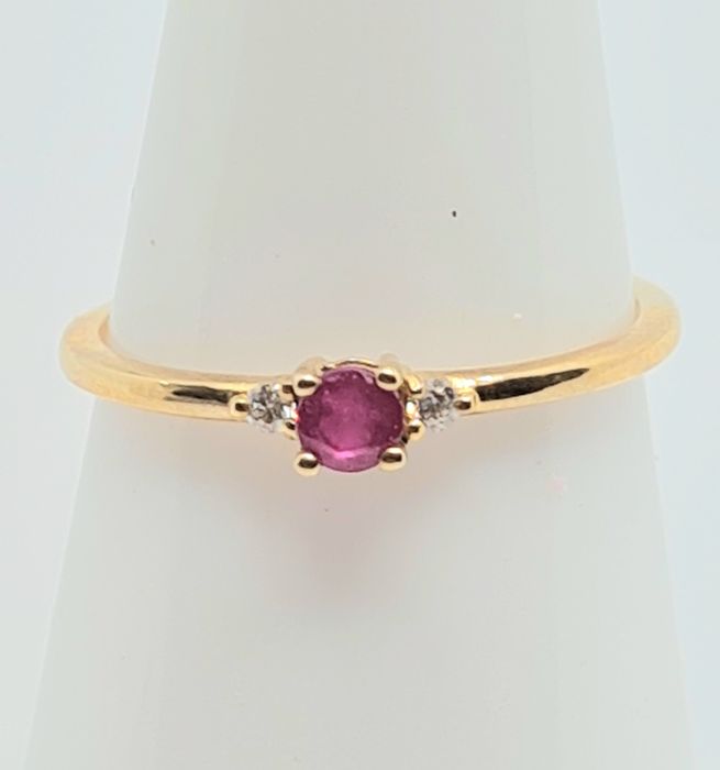 Inele din aur galben de 9k cu pietre prețioase