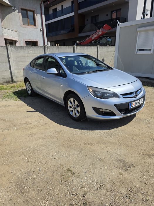 Vand Opel Astra J 2016 1.4 140 CP Turbo GPL prim proprietar
