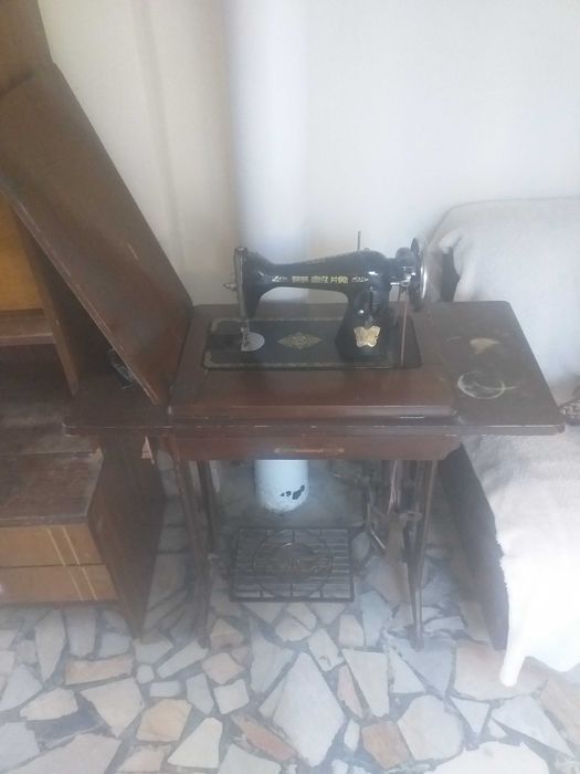 Продам швейную машинку