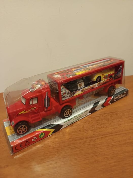 Продавам играчи за момиче и момче