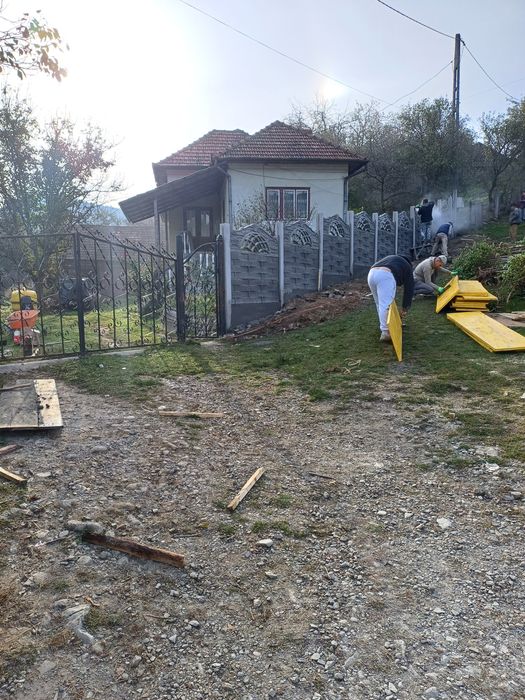 Executăm gard de plăci și beton