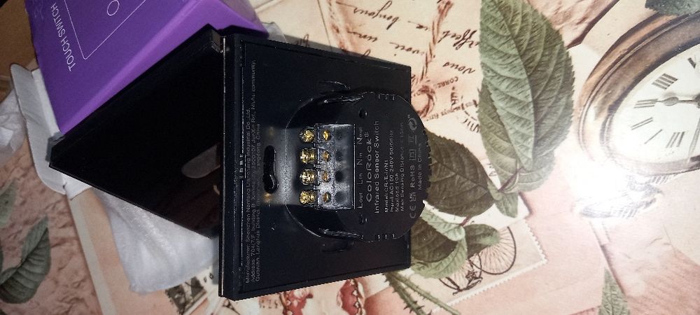 Продавам ел ключове без докосване.