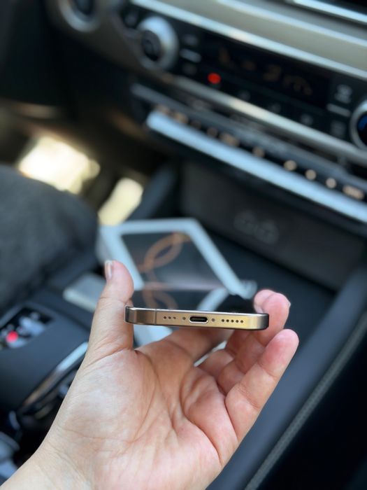 Продам Iphone 16 pro