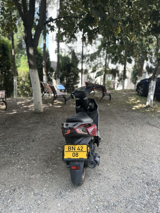 Vand scuter 50cc, barton scalpel, 1100 km ca nou.