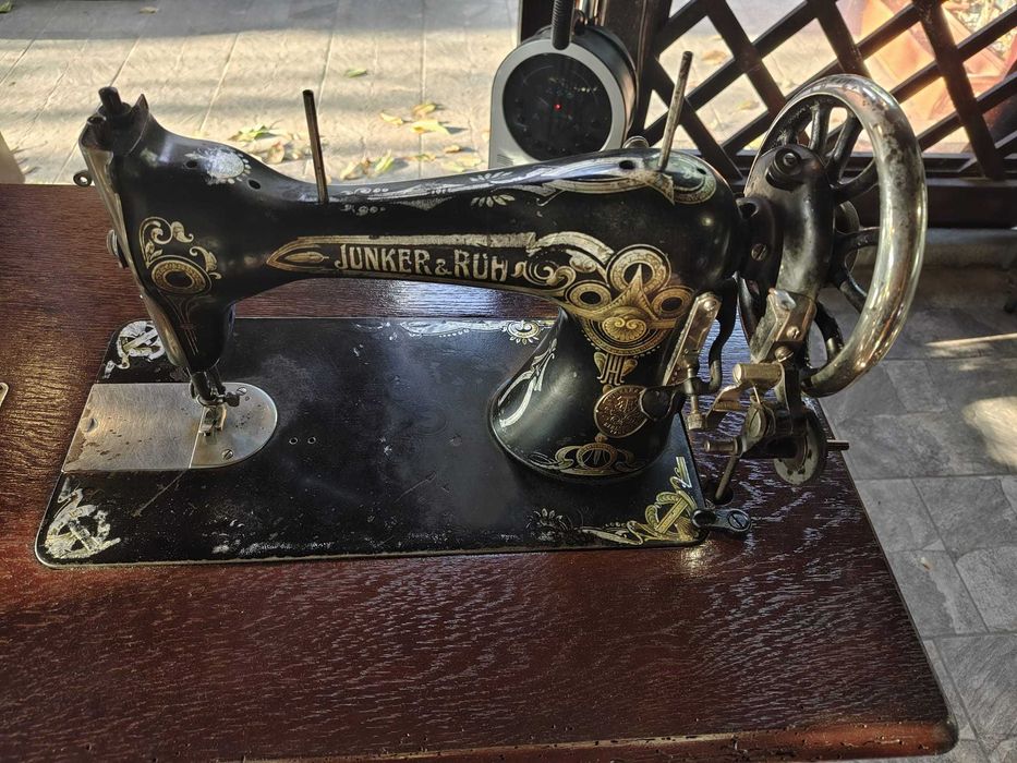 Masina de cusut vintage Junker & Ruh , reconditionata