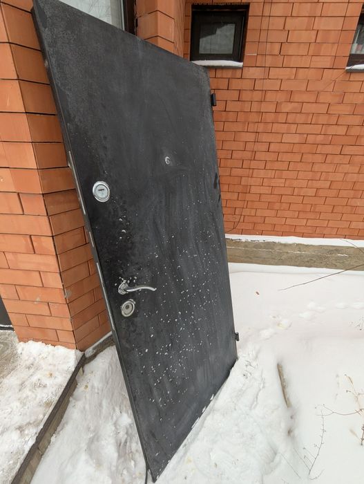 Продам входную дверь