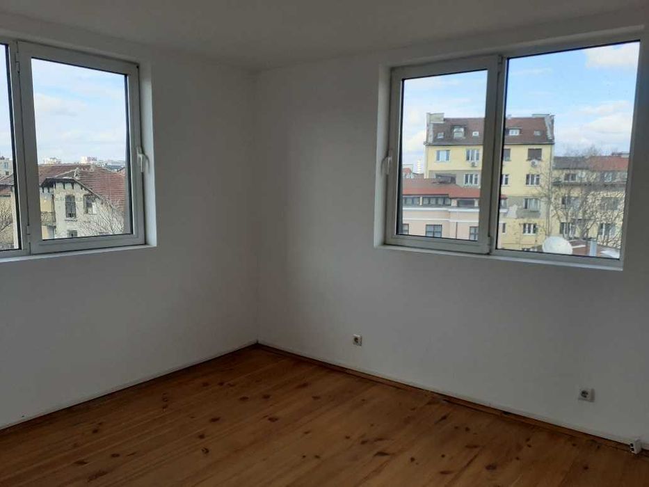 Офис в Центъра до Метрото