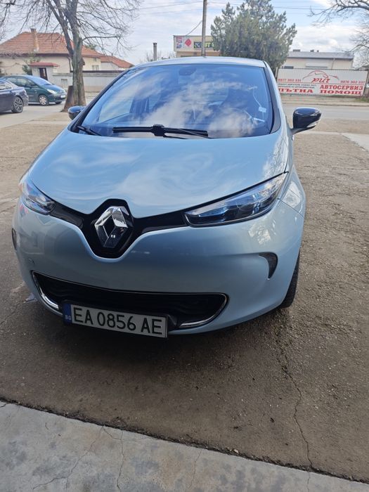 Продавам Рено Зое 22kwh произведено юни 2015 година на 86000км