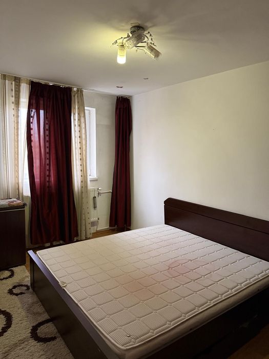 Ofer spre inchiriere ap cu 3 camere