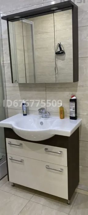 Умывальник с зеркалом