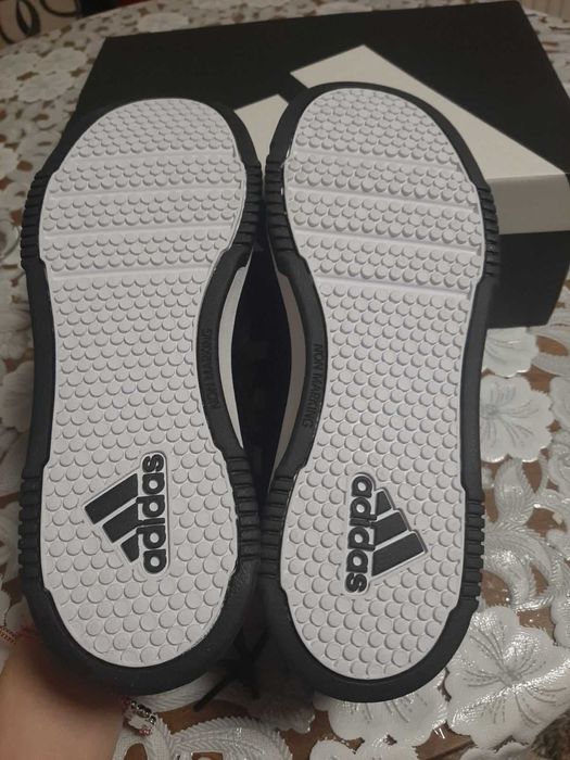 Маратонки adidas