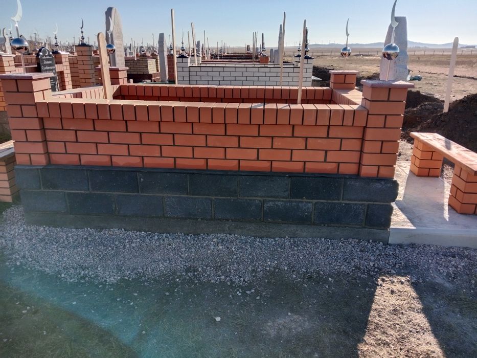 Каменщик строию мазары