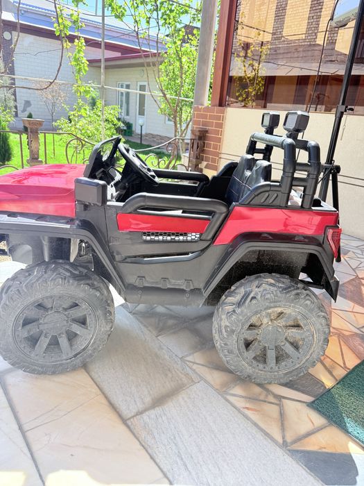 Машина на пульте управления продается