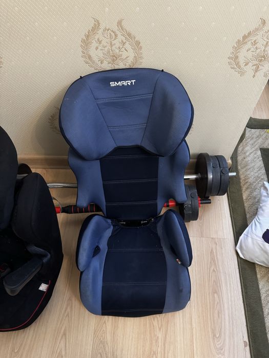 два детских кресла