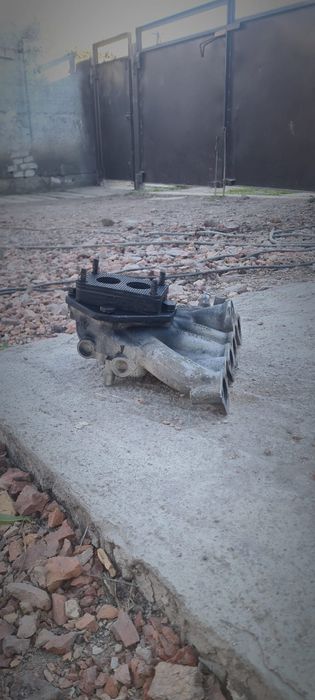 Впускной коллектор под карбюратор пассат В3