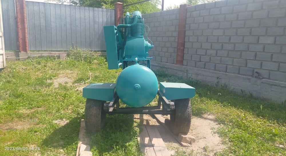 Продам воздушный компрессор Champion прицеп