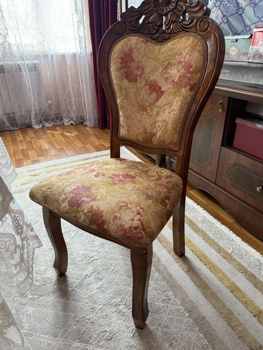 Продается стол и стулья