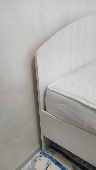 Кровать с матрасом