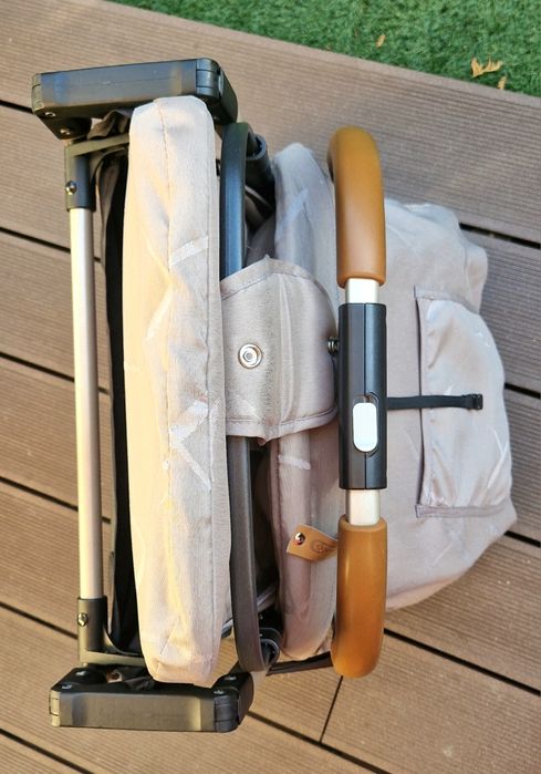 Детска лятна количка Chipolino City бежов цвят