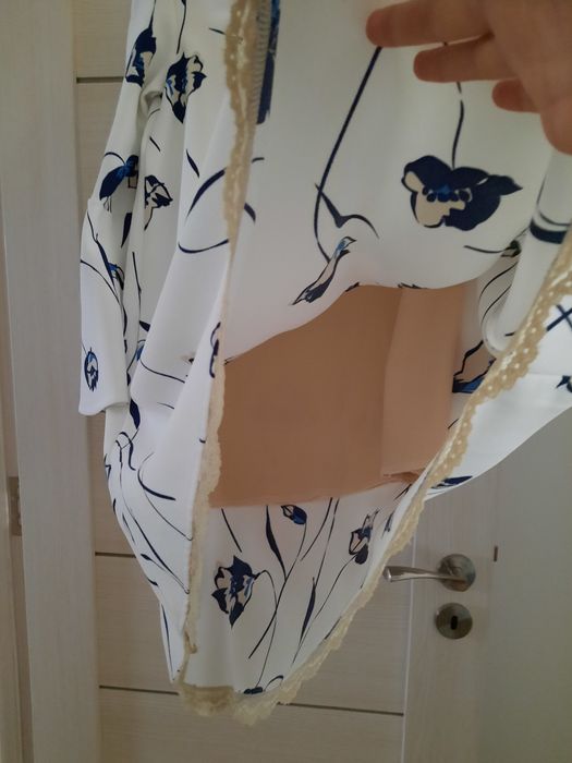 Дамска рокля на цветя