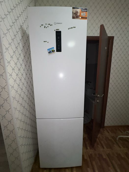 Холодильник Indesit. Очень хорошем состоянии.