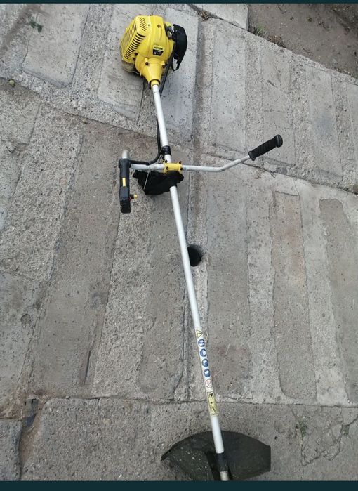 Продам триммер бензиновый