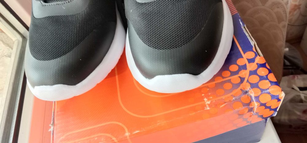 Женские кроссовки 39 размера