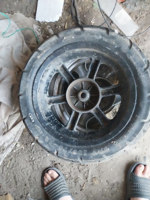 Vând trei roti de scuter