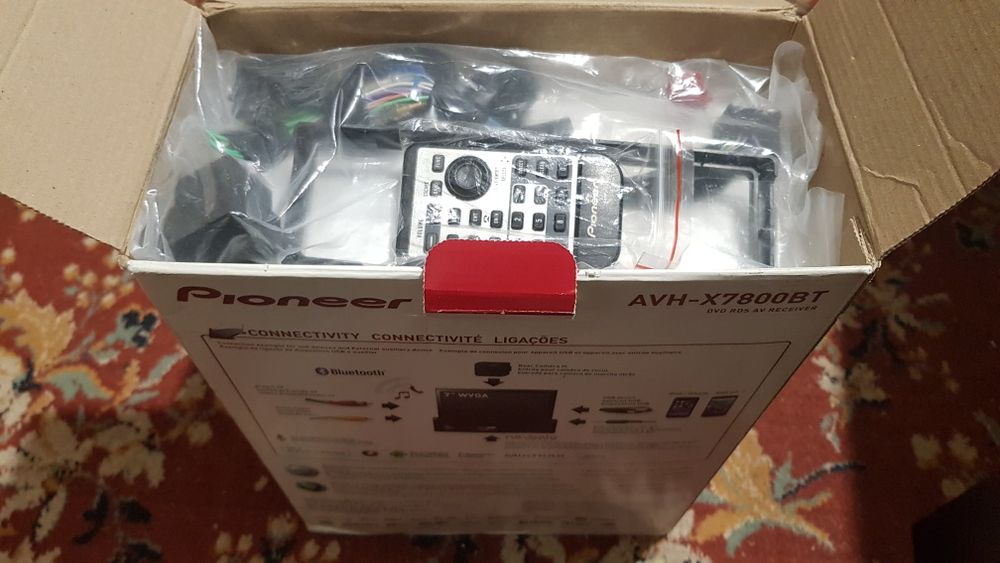 Muzica si filme Pioneer AVH-X7800BT ,modelul de TOP cu touchscreen, display retractabil, superb, telecomanda. De nou 3000 lei