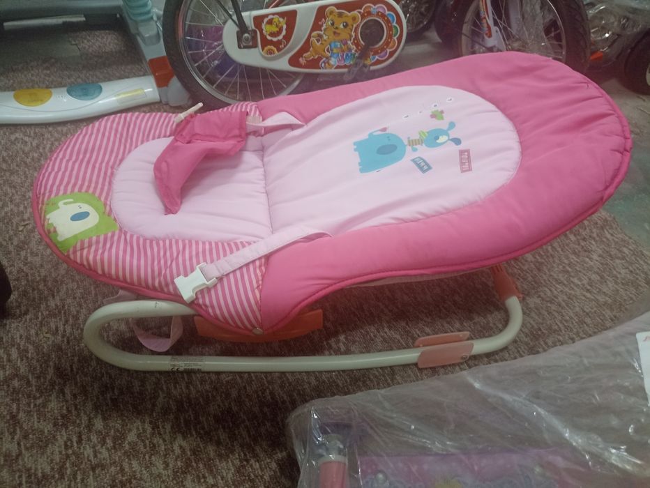 Продавам бебешки шезлонг