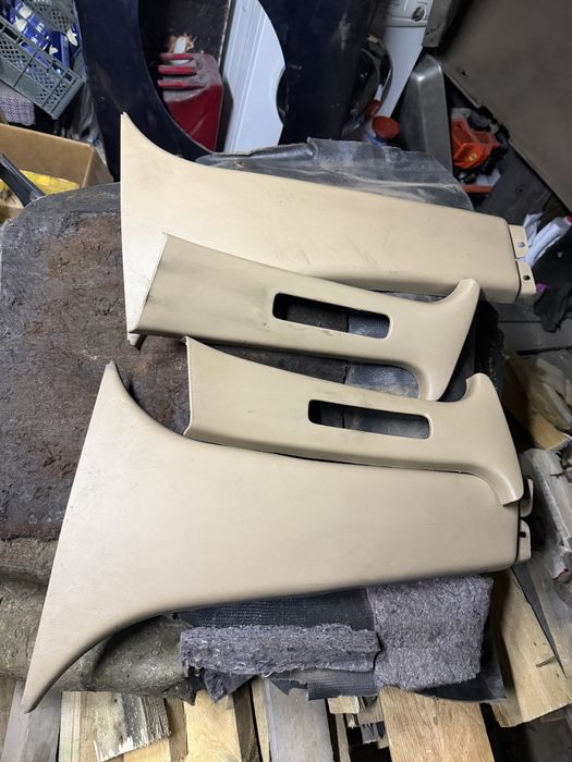 Боковой пластик и регулировки ремней