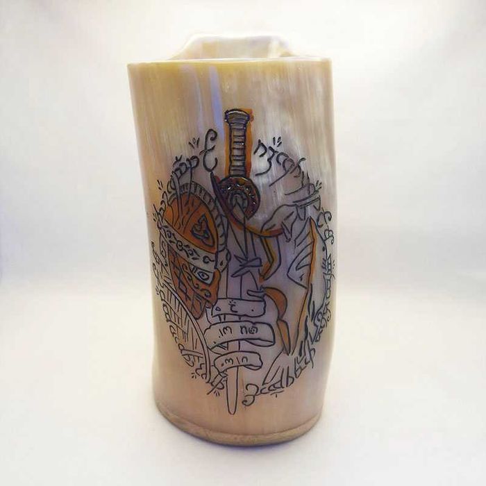 Чаши  от истински биволски рог и гравюри с викингски мотиви, тип халба