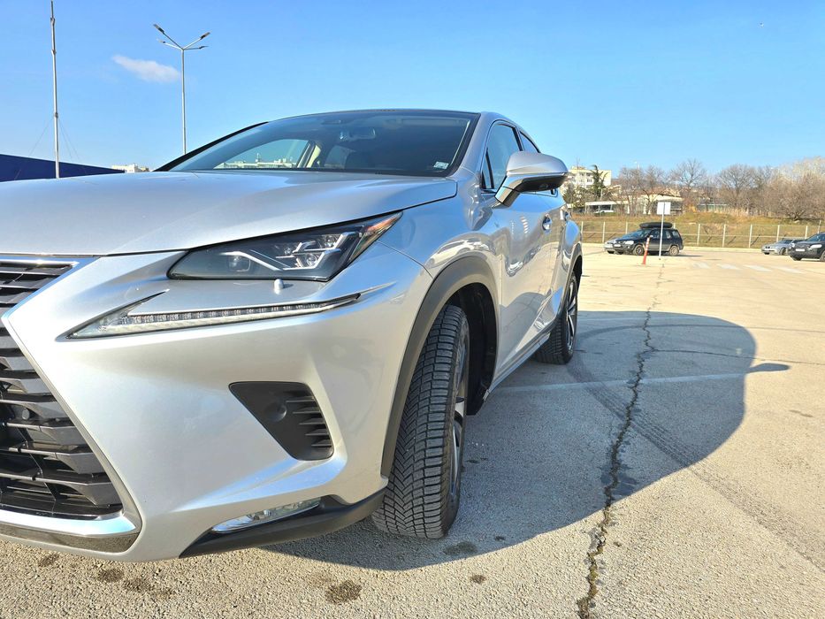 продавам автомобил Lexus