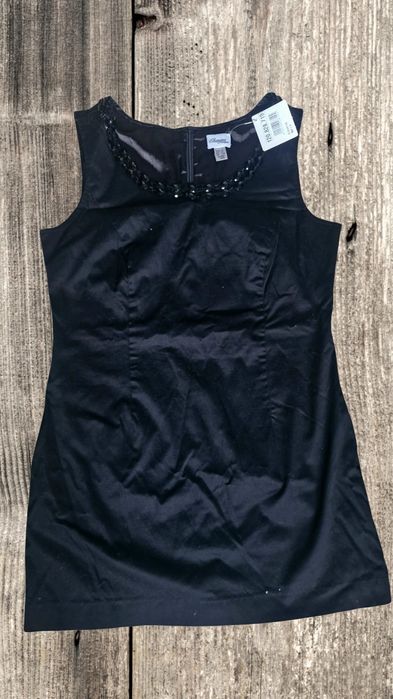Rochie neagra mini, cu aplicații în jurul decolteului, măsura L