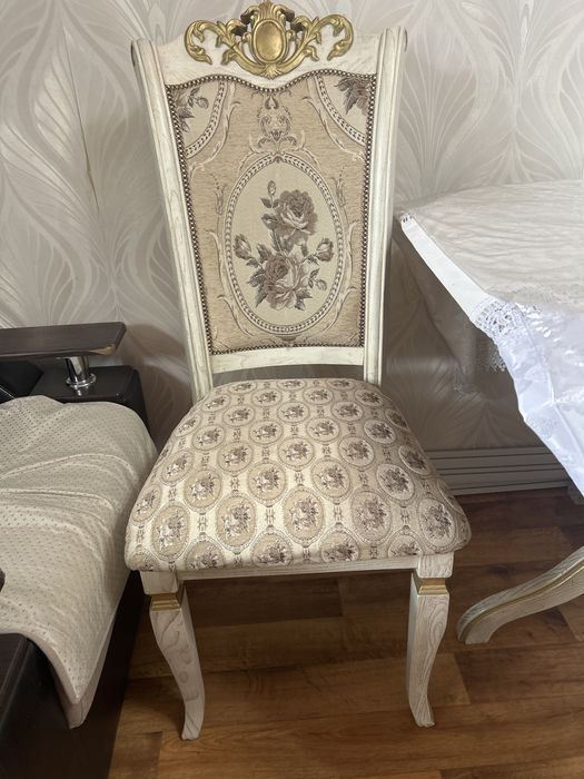 Стол для приема гостей