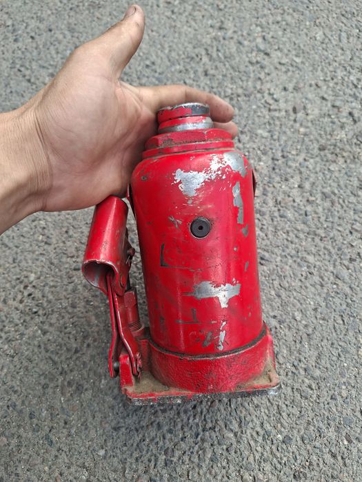 Продам Домкрат 20тонник