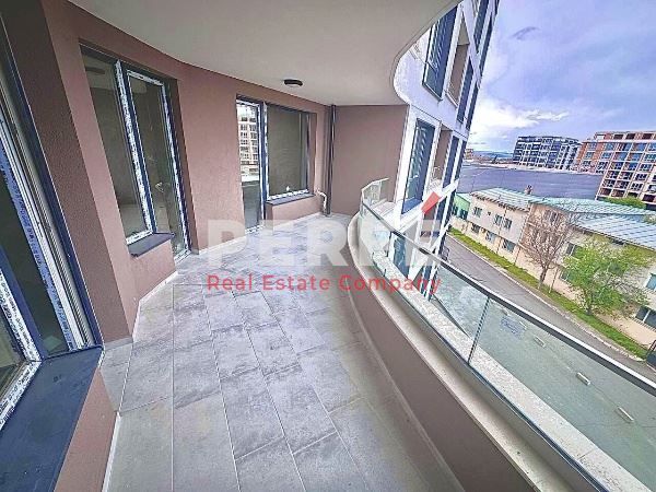 Продава се Тристаен апартамент в Бургас, Лазур - 120 кв.м за 1725 €/кв.м - Снимка #1