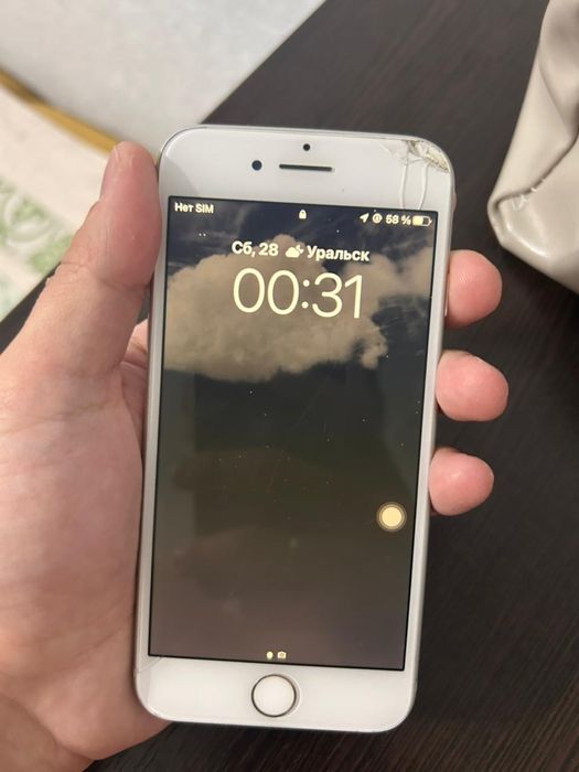 Iphone 7, 32 гб; Iphone 8, 64гб