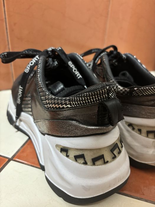 Adidasi Tezyo casual , fara defecte si foarte eleganti dar si sport ,