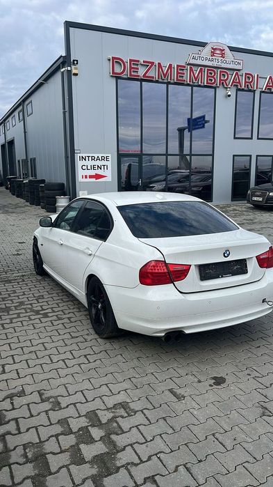 Dezmembram BMW seria 3 E90 facelift 320d din 2010
