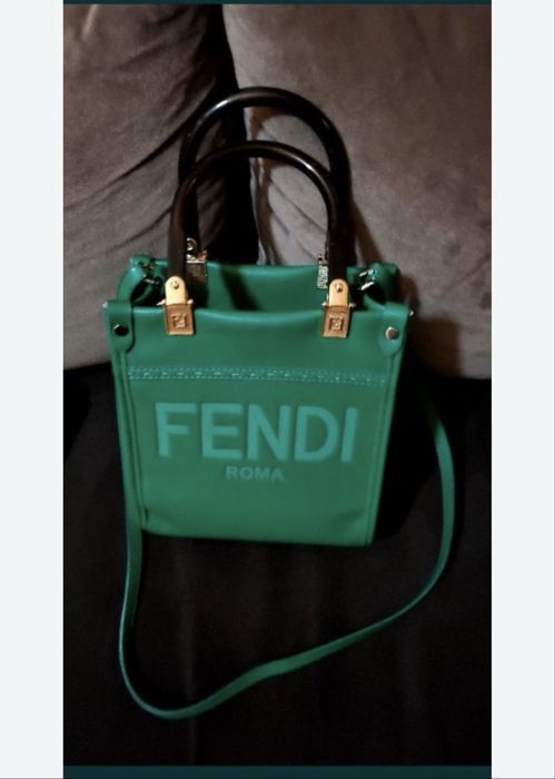 Чанти от различни марки Fendi, Karl Lagerfeld, Guees.