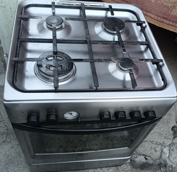 Продам газовую плиту