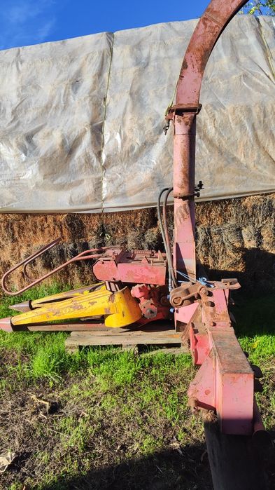 Продавам едноредова силажна мaшина Pöttinger