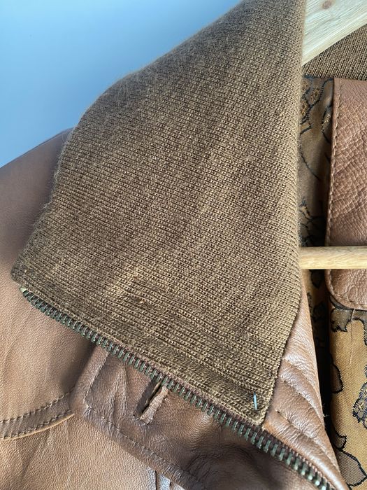 Продавам дамски кожено яке