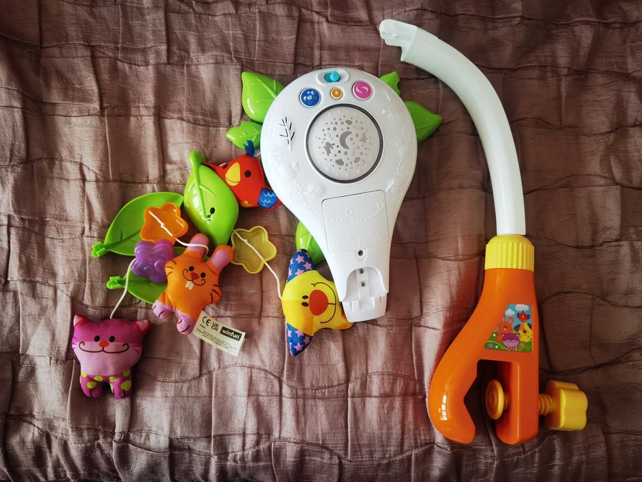 Winfun Dreams Pet Mobile въртележка с лампа за бебешко легло